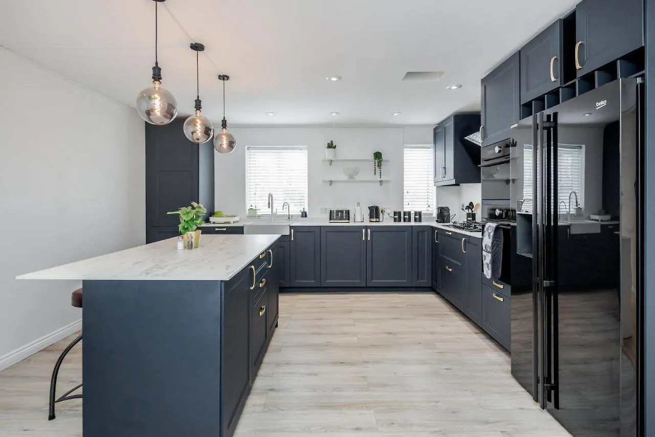Large Penthouse By Damask Homes With Parking Redbridge United Kingdom