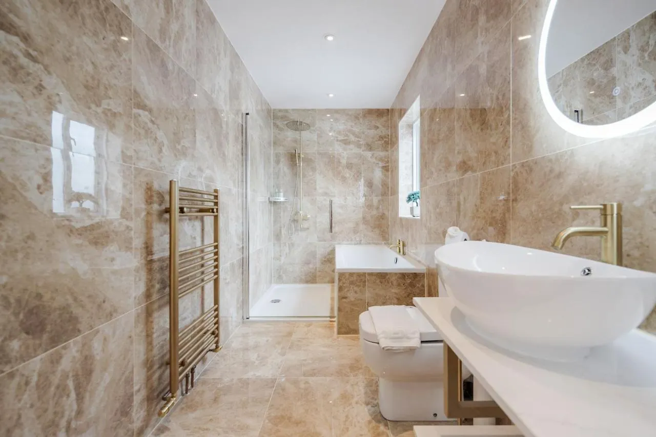 Large Penthouse By Damask Homes With Parking Redbridge United Kingdom