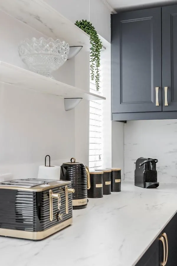 Apartment Large Penthouse By Damask Homes With Parking Redbridge United Kingdom